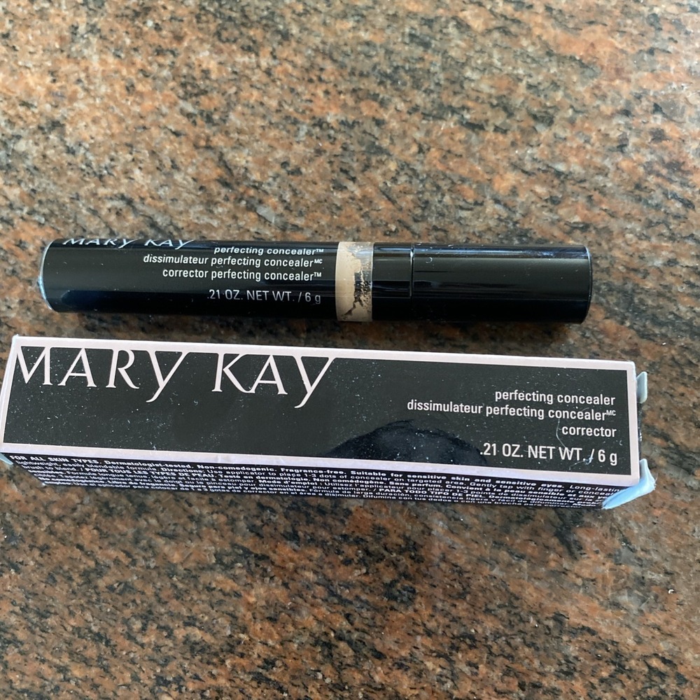 Mary Kay Deep Beige Perfecting Concealer 092194 Size .21 Oz New in Box Retired